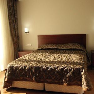 Standard Zimmer mit Kingsize-Bett